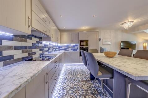 Kitchen Alt