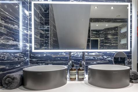 Twin Vanity Sinks Feature