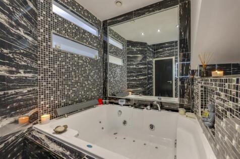 En-Suite Bathroom Alt
