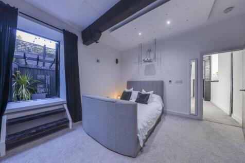 Bedroom 3 / 2nd Lounge