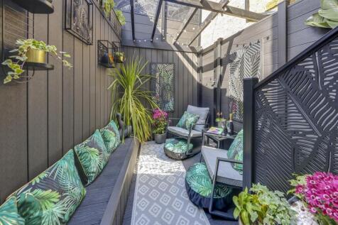 Courtyard Garden Alt