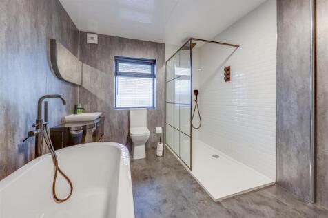 Family Bathroom Alt