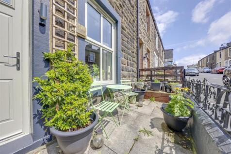 Front Forecourt Garden