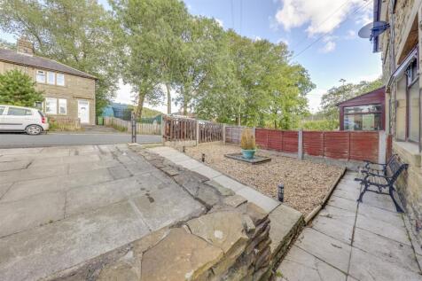Front Garden &amp; Driveway