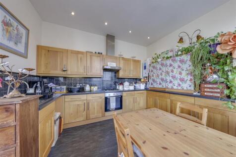 Kitchen / Dining