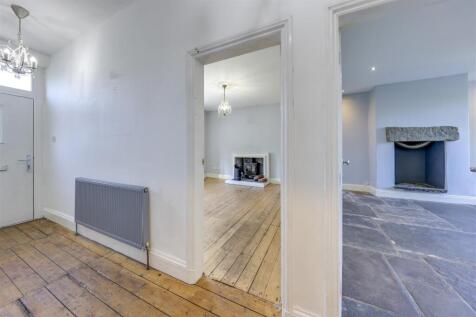 Hall Alt