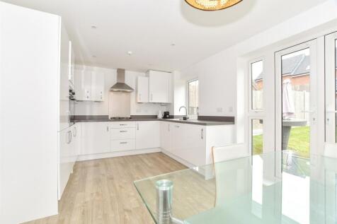 Kitchen/ Dining Room
