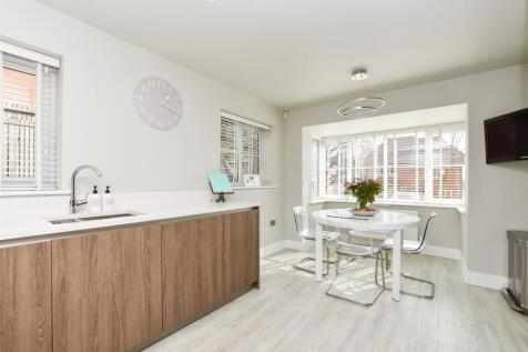Kitchen/ Breakfast Room