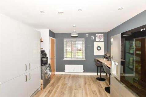 Kitchen/ Dining Room