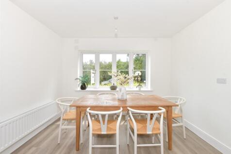 Kitchen/ Dining Room