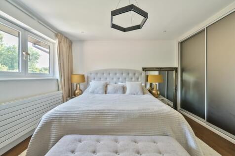 Main Bedroom (2)
