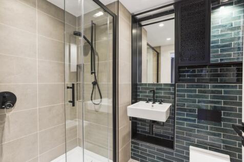 Curlew House bath...