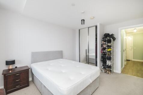 Main Bedroom (2)