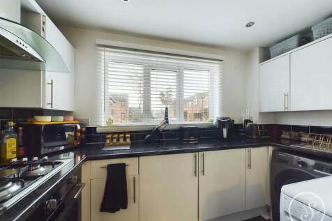 KITCHEN/LOUNGE/DINER