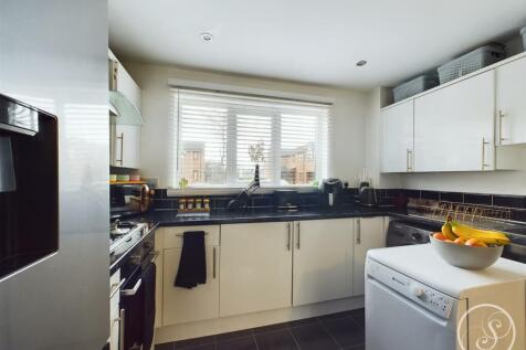 KITCHEN/LOUNGE/DINER