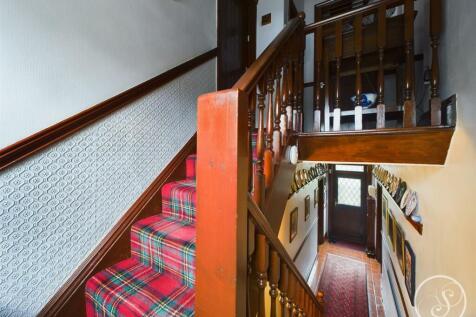 FIRST FLOOR LANDING