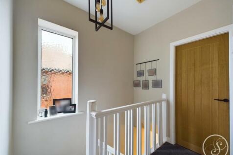 FIRST FLOOR LANDING