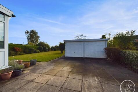 DOUBLE GARAGE
