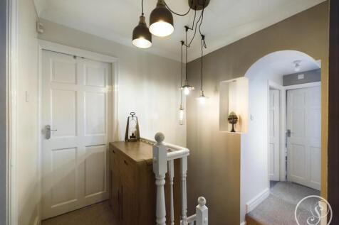 FIRST FLOOR LANDING