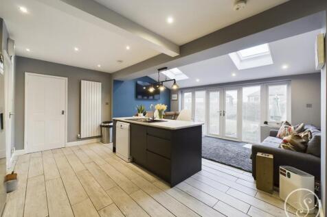 KITCHEN/DINER/FAMILY ROOM