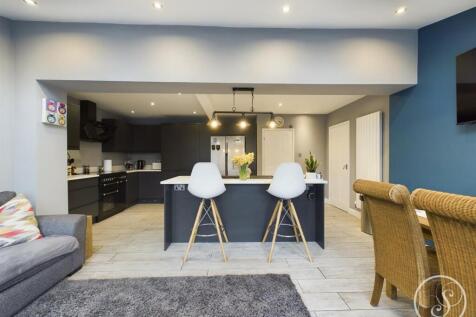 KITCHEN/DINER/FAMILY ROOM