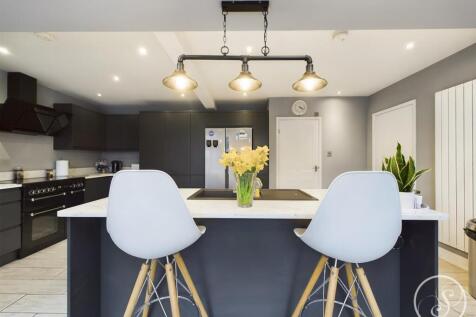 KITCHEN/DINER/FAMILY ROOM