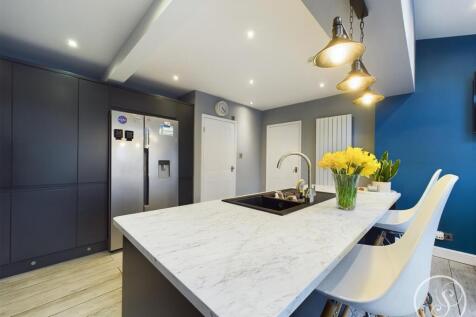 KITCHEN/DINER/FAMILY ROOM