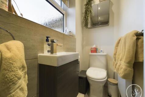 ENSUITE SHOWER ROOM