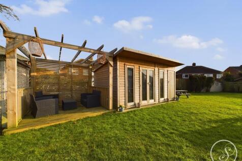 SUMMER HOUSE