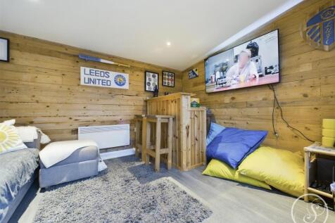 SUMMER HOUSE