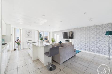 KITCHEN/FAMILY ROOM