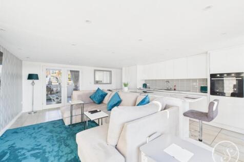 KITCHEN/FAMILY ROOM