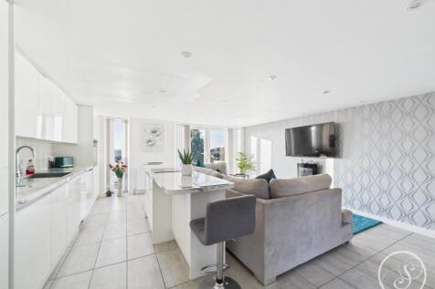 KITCHEN/FAMILY ROOM