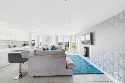 KITCHEN/FAMILY ROOM