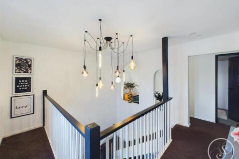 FIRST FLOOR LANDING