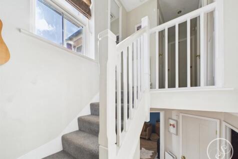 FIRST FLOOR LANDING