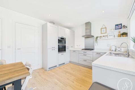 KITCHEN/FAMILY ROOM