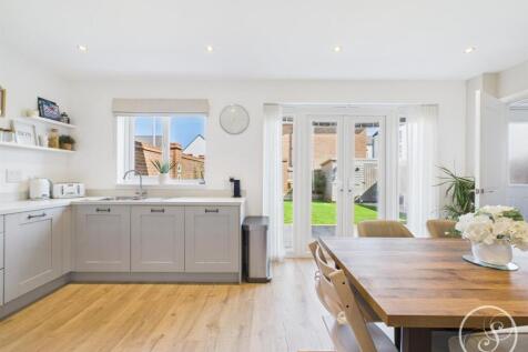KITCHEN/FAMILY ROOM