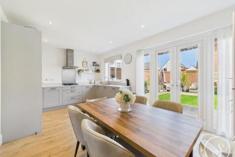 KITCHEN/FAMILY ROOM