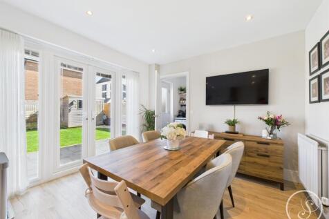 KITCHEN/FAMILY ROOM