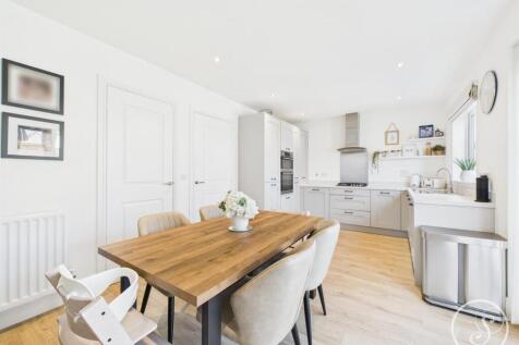 KITCHEN/FAMILY ROOM