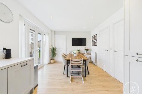 KITCHEN/FAMILY ROOM