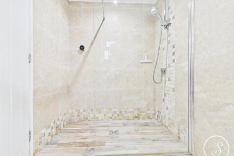 ENSUITE SHOWER ROOM