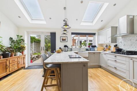 KITCHEN/FAMILY ROOM
