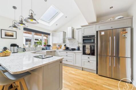 KITCHEN/FAMILY ROOM