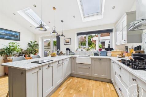 KITCHEN/FAMILY ROOM