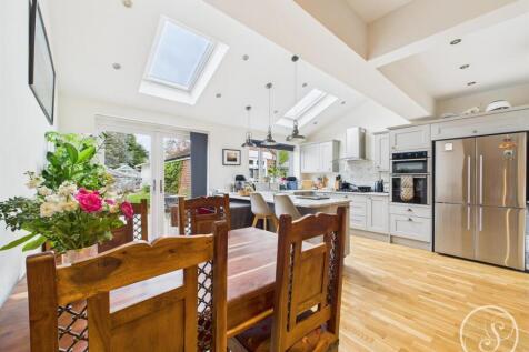 KITCHEN/FAMILY ROOM