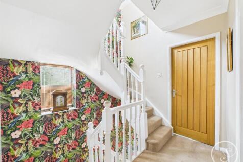 FIRST FLOOR LANDING