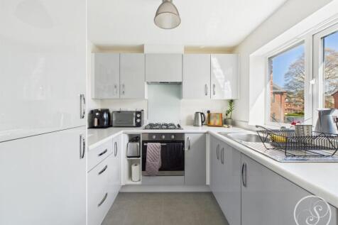 OPEN PLAN LOUNGE/KITCHEN