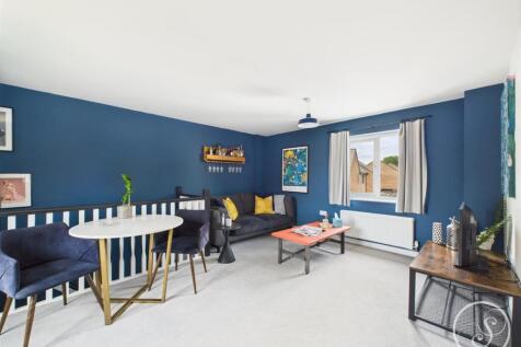 OPEN PLAN LOUNGE/KITCHEN